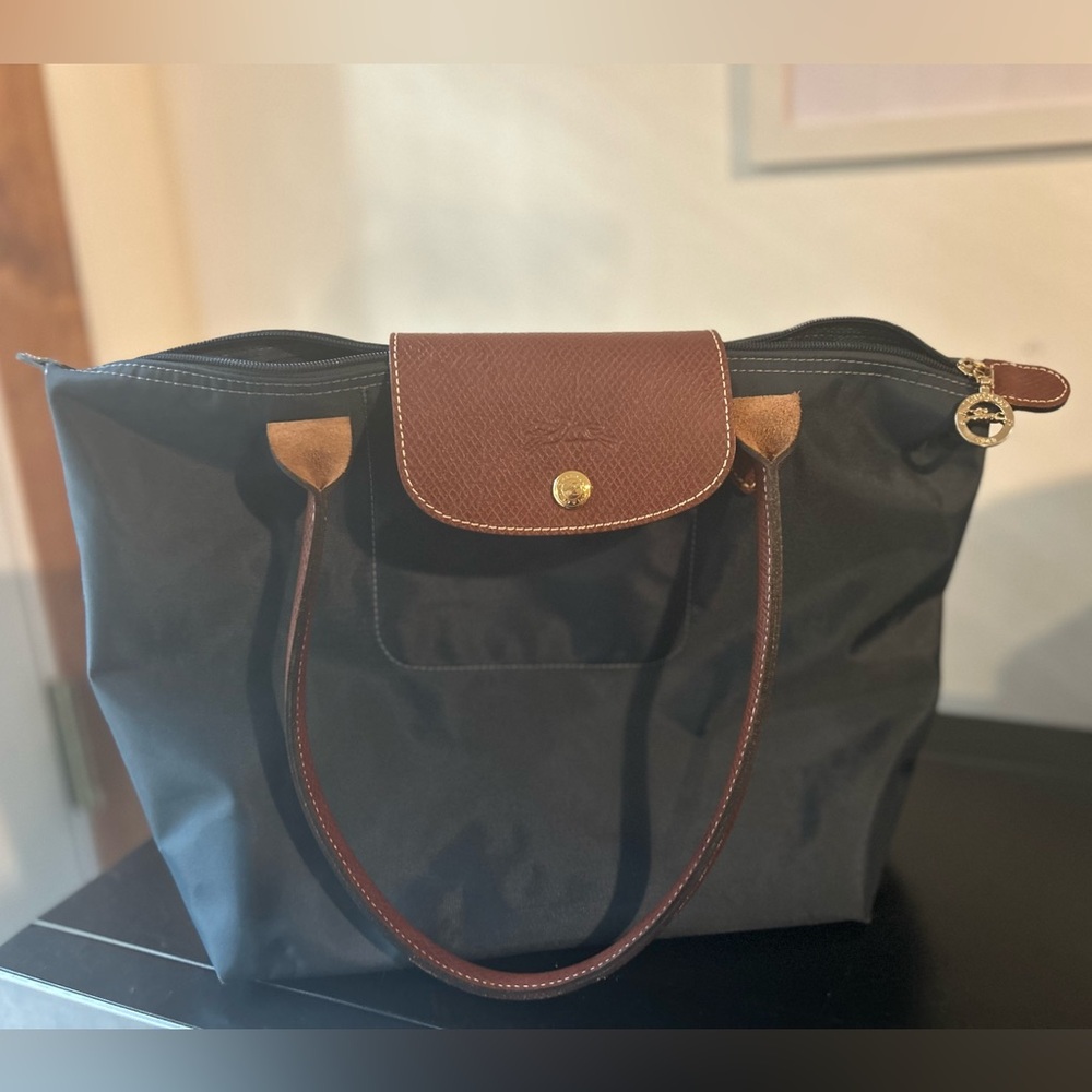 Navy longchamp bag